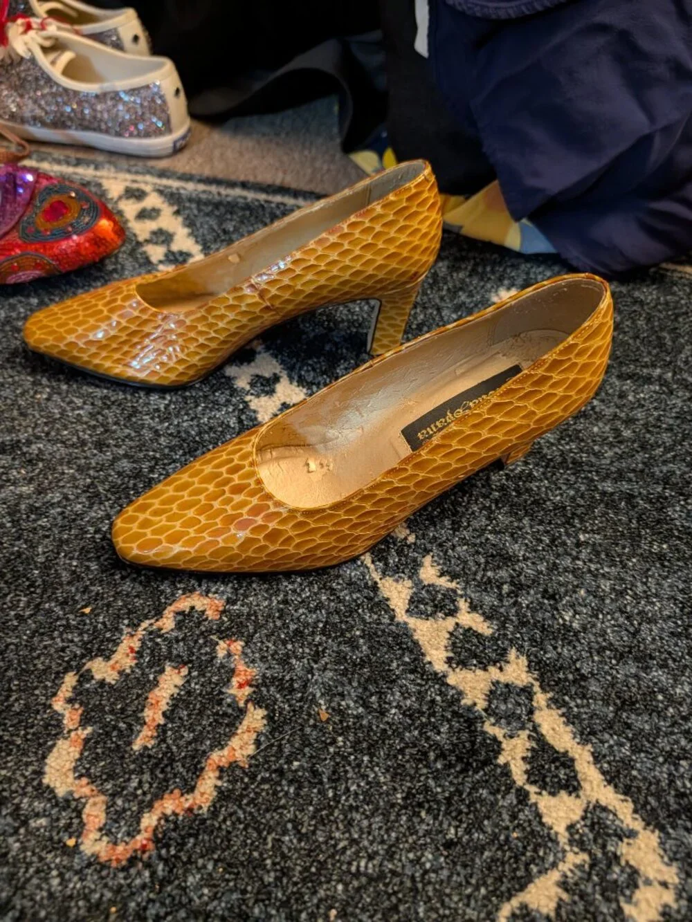 Moda Spana Mustard Yellow Reptile Embossed Leather Pumps Size 6.5M Y2K